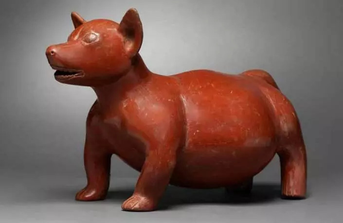 Escultura de barro rojo