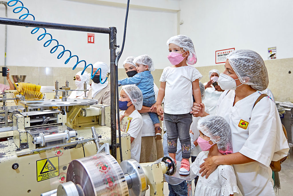 Visita a la fábrica de Dulces de la Rosa – elnorte