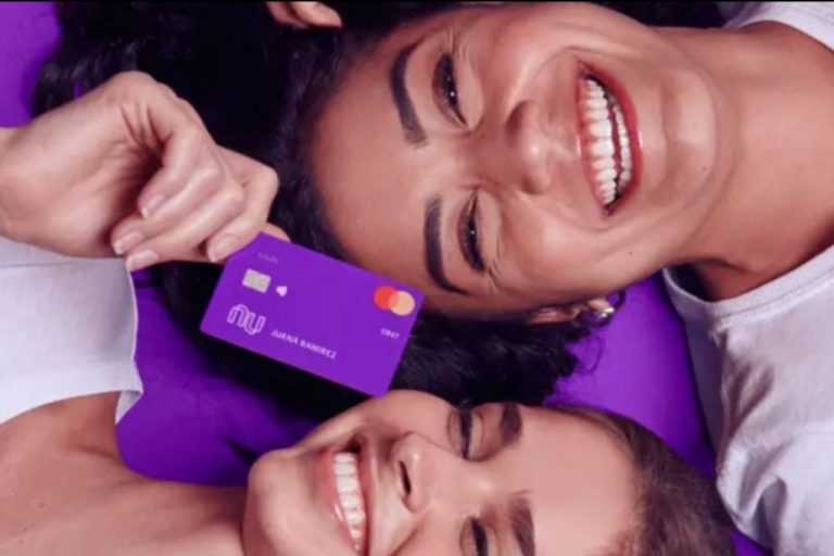“A las mujeres que buscan una carrera en fintech les sugiero que se involucren profundamente en el tema, investiguen, consulten y busquen oportunidades dentro de empresas", manifestó Salgado.