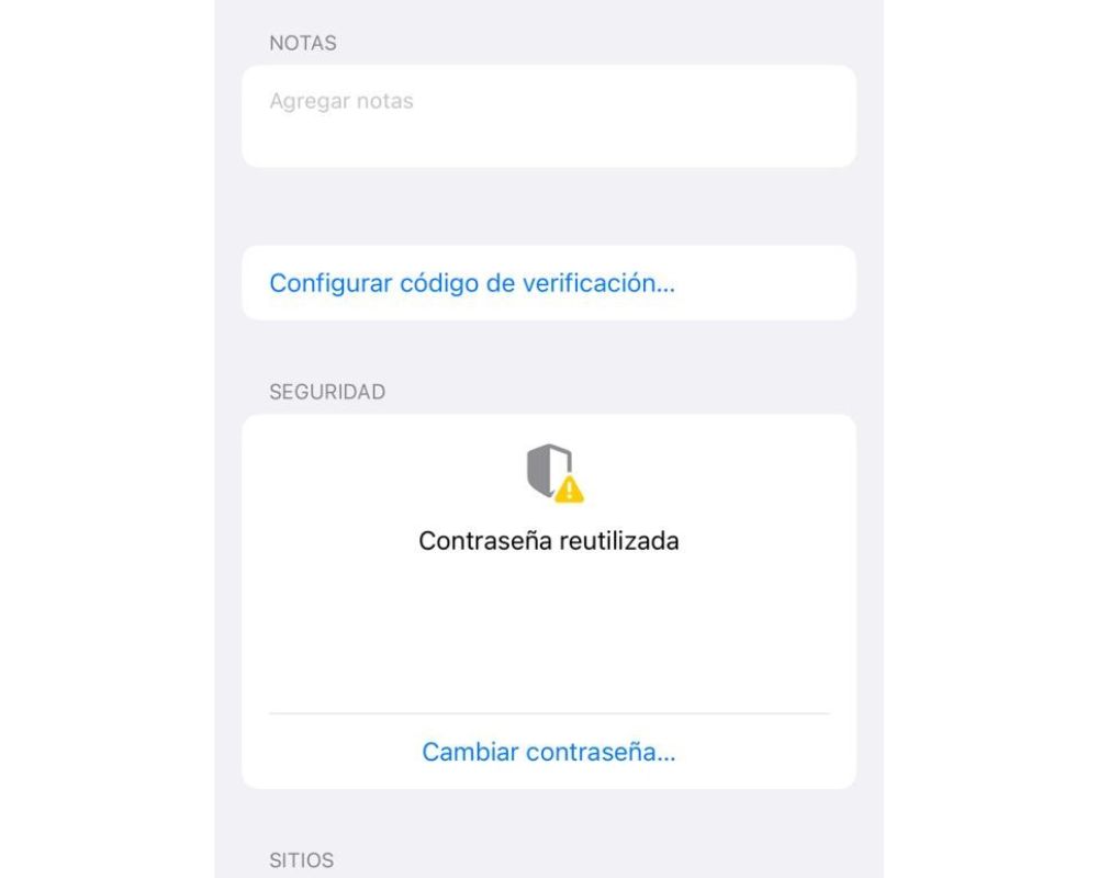 La app alerta al usuario sobre contraseñas repetidas.