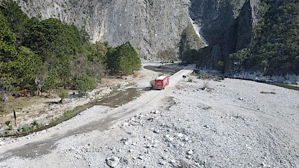Varias zonas de la Sierra de Santiago quedaron con daños en las vías.