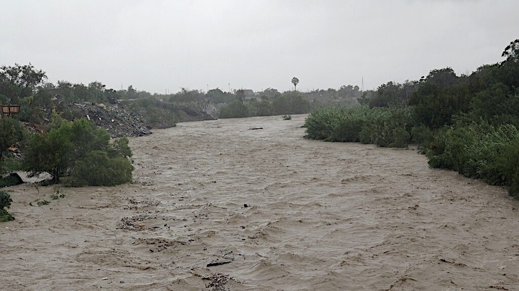 El Río Pesquería, en límites de Monterrey y Escobedo.