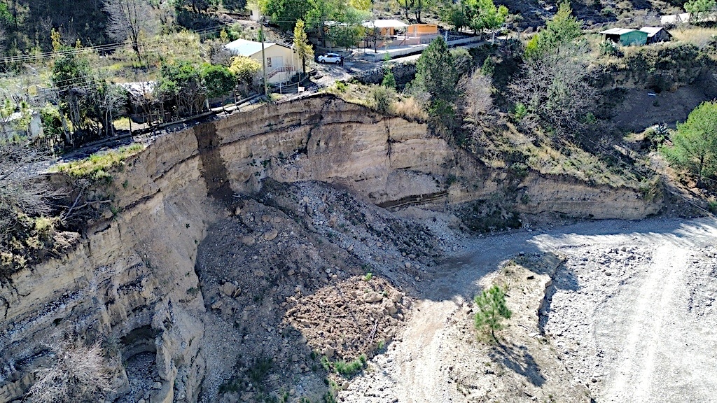 Los desgajamiento en las vías de la zona mostraron lo frágil que son.
