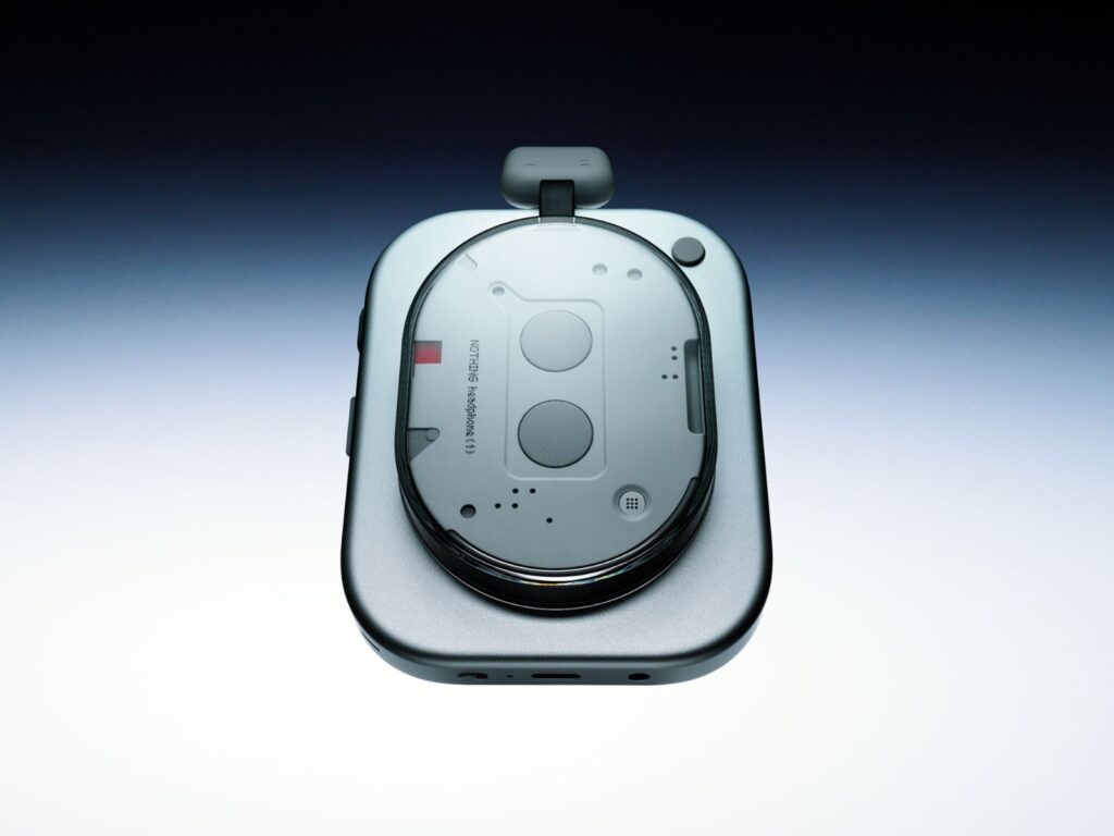 Al igual que los teléfonos Phone, los audífonos dejan ver parte de los interiores en las cubiertas trasparentes de cada lado.