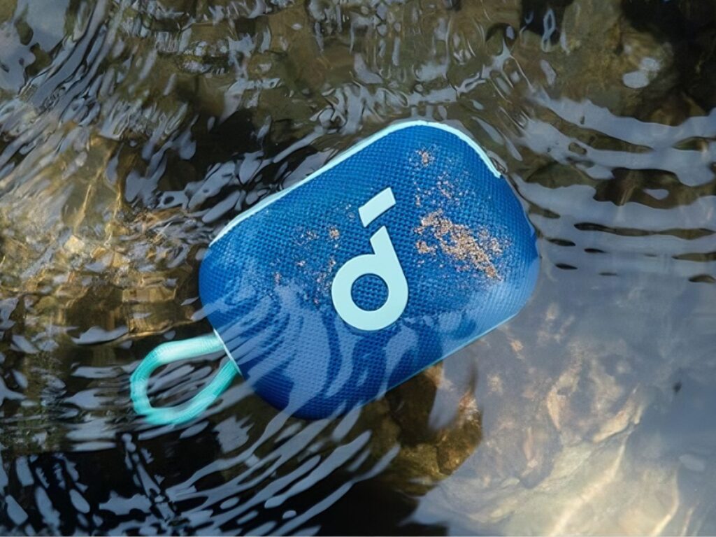 Select 4 Go es una pequeña bocina que suena bien y destaca por su durabilidad; resiste a inmersiones bajo el agua dulce.