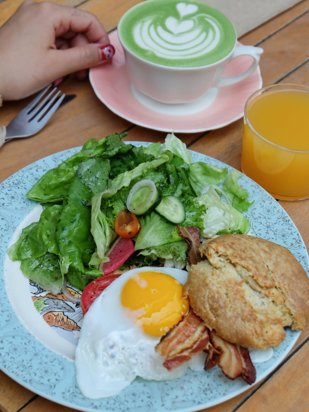Delicioso Bisquet napolitano con huevo, tocino y ensaladita 🥮🍳🥓🥗