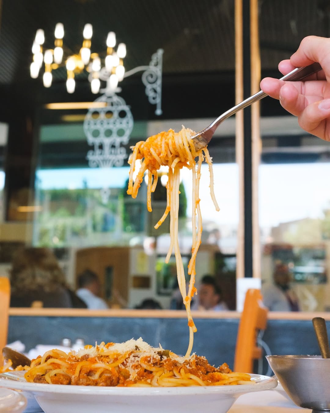 “Spaghetti a la Bolognesa”, una delicia de nuestro menú, te esperamos en La Lanterna. 🍝🍽️ #spa