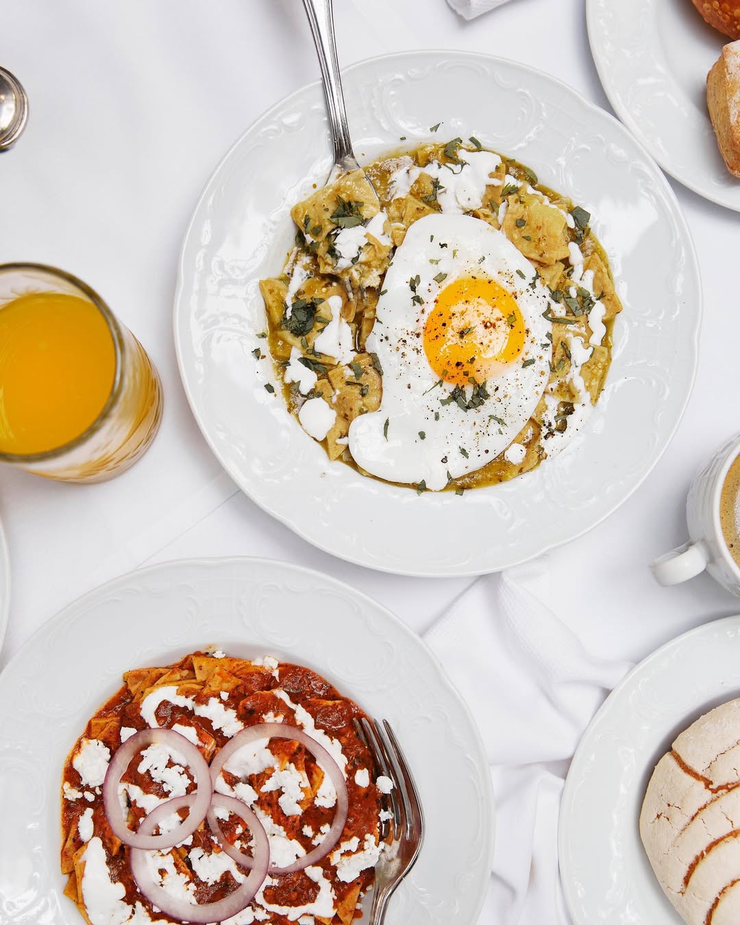 Unos buenos chilaquiles para empezar el día 🍳 ¿Eres de verdes o rojos