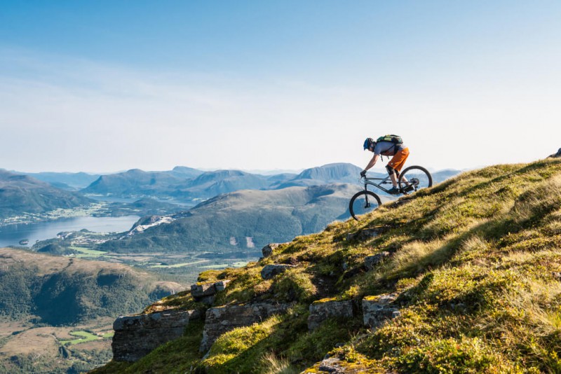 cycling-isfjorden-norway-800x534