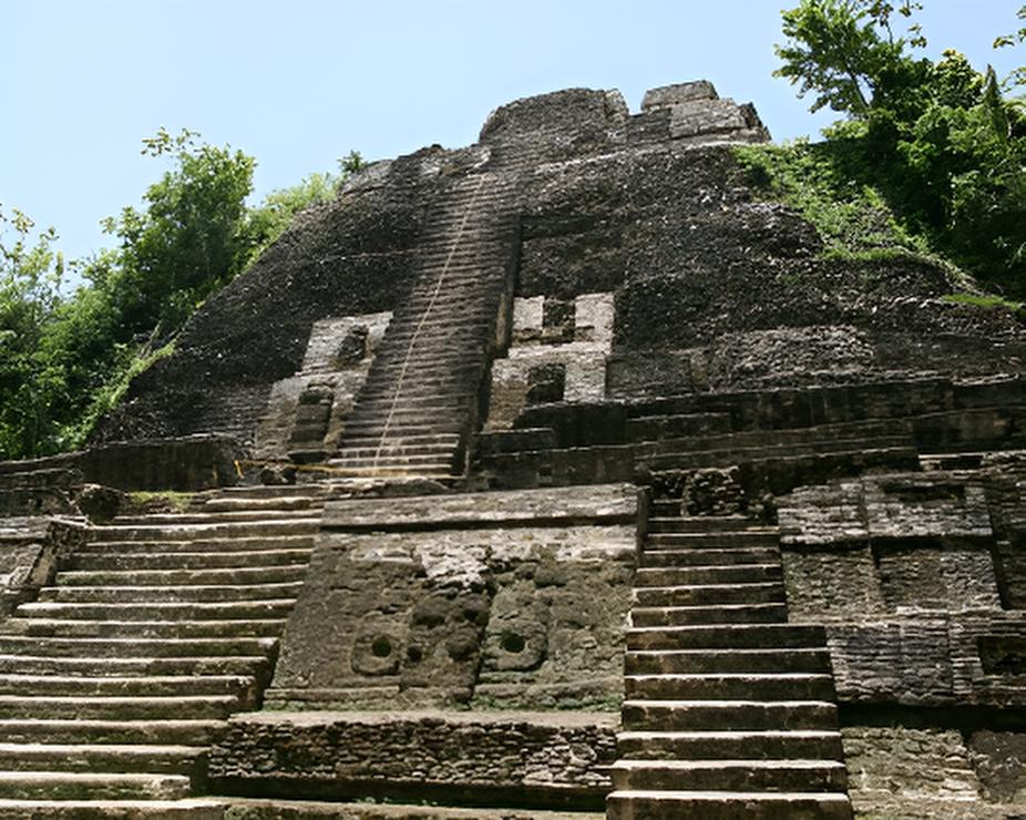 lamanai-Belice-696x370-fotor-enhance-20250827194251