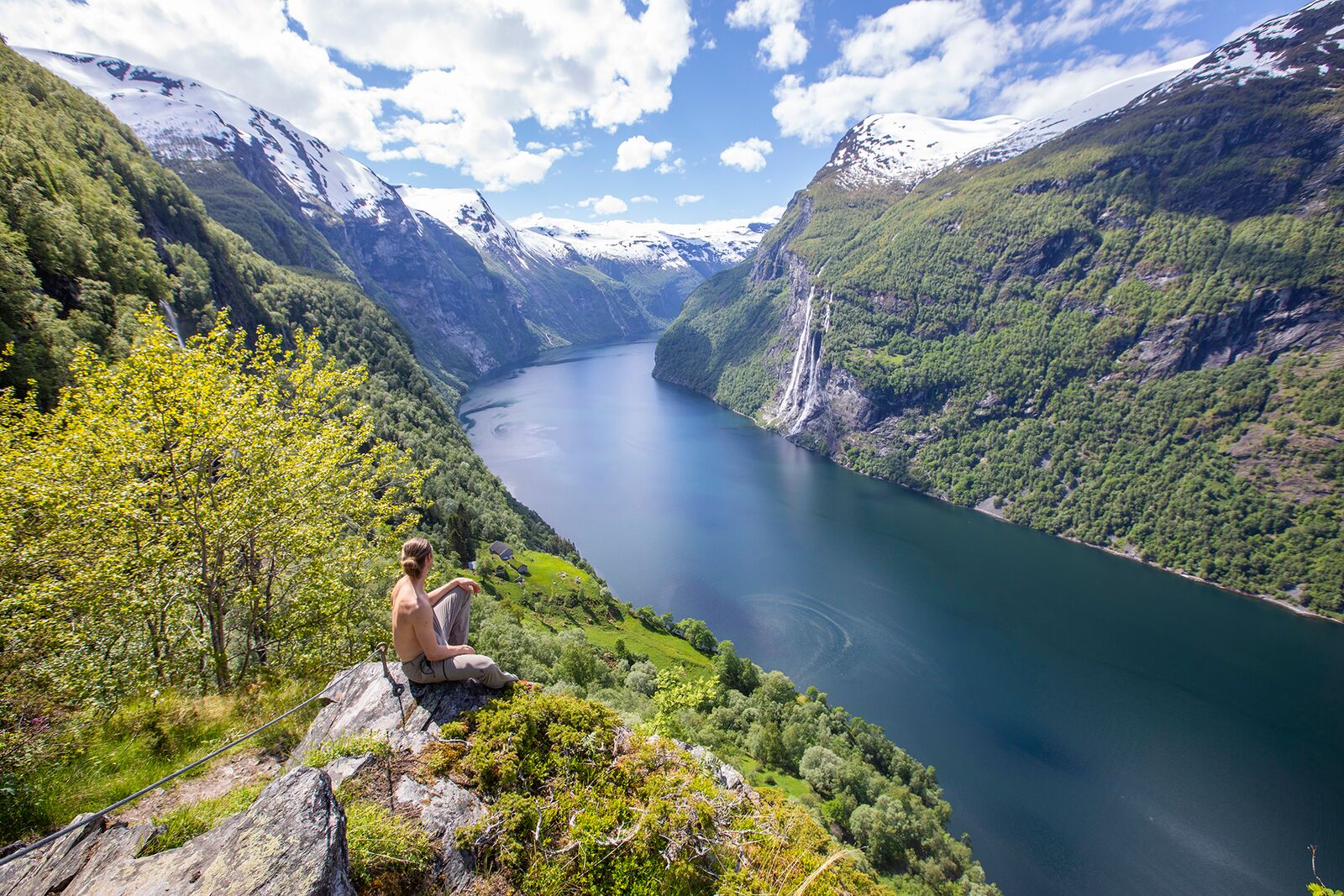 large_View_over_Geirangerfjorden_from_Skagefla_Visit_A_lesund_Geiranger_Oddgeir_Visnes_0708cd8c-80d0-4a25-b19f-a726dfd01299